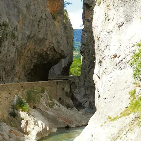 Double Alpes Du Sud Provence 펜션 *